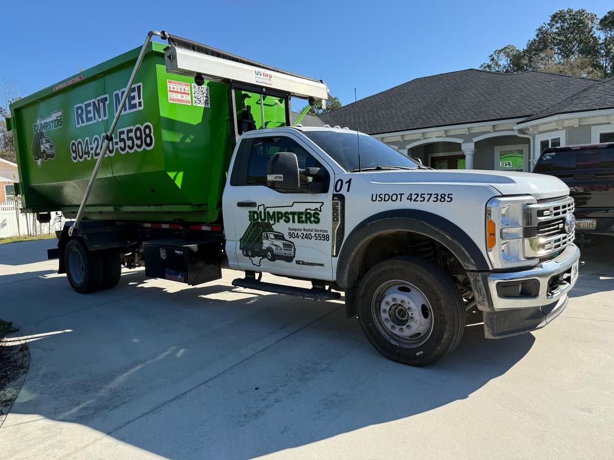 How much can a 20 yard dumpster hold? How much can a 20 yard dumpster hold?